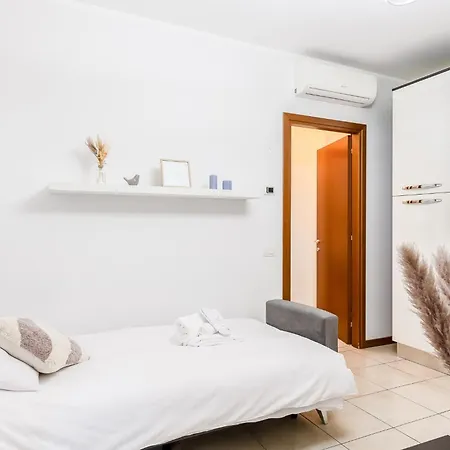 Апартаменты Certosa Charm - Private Parking By Innstay *